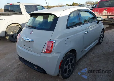 2017 Fiat 500E Battery Electric z USA, uszkodzony, nr VIN 3C3CFFGE8HT530039